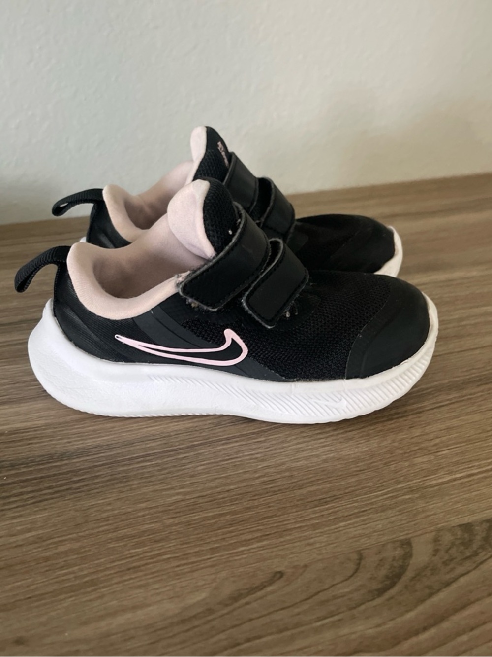 Nike Kids Black and Light Pink Hook-and-Loop Sneakers